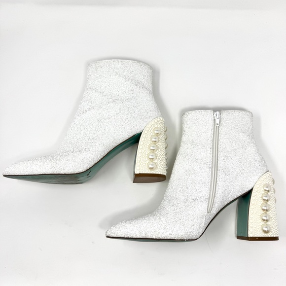 Betsey Johnson Kasey Pearl & Glitter Booties White 9.5M - Picture 4 of 11